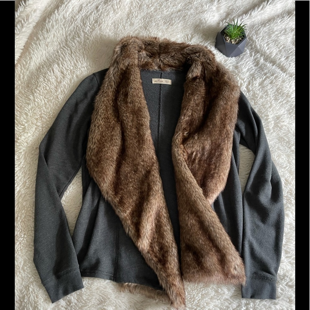 - Hollister Ladies faux fur jacket size M\L